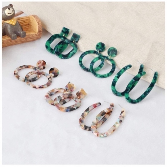 Jewelry - SALE💚 any 3 for $18 💚
 Resin Acrylic Drop Earrings